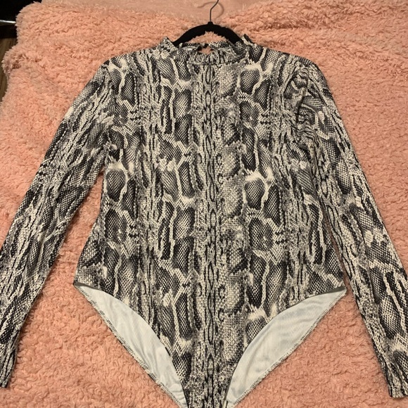 Tops - Snake print bodysuit.